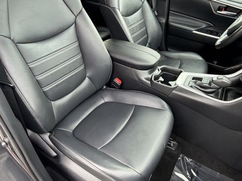 Certified 2021 Toyota RAV4 XLE Premium AWD/4WD image 11