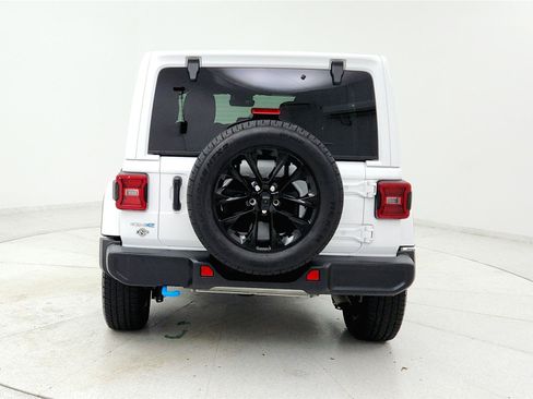 Used 2024 Jeep Wrangler Unlimited Sahara w/ Technology Group AWD/4WD image 4