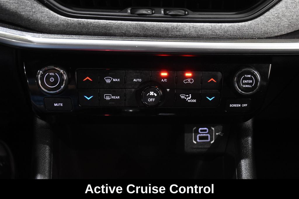 Used 2025 Jeep Compass Latitude w/ Sun & Sound Group AWD/4WD image 24