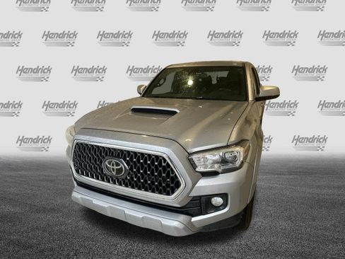 Used 2018 Toyota Tacoma TRD Sport image 2
