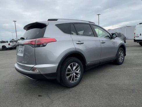 Used 2018 Toyota RAV4 XLE w/ Convenience Package AWD/4WD image 8