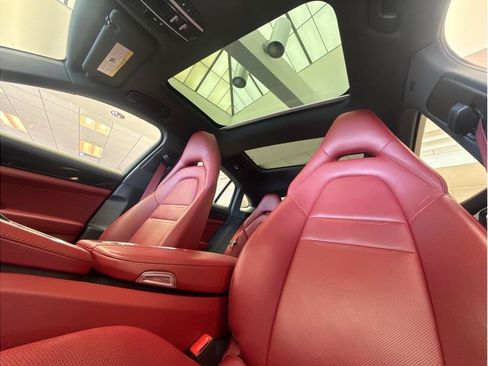 Used 2021 Porsche Panamera image 24