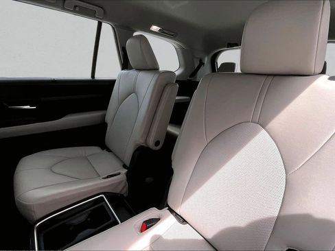 Certified 2025 Toyota Grand Highlander FWD image 20