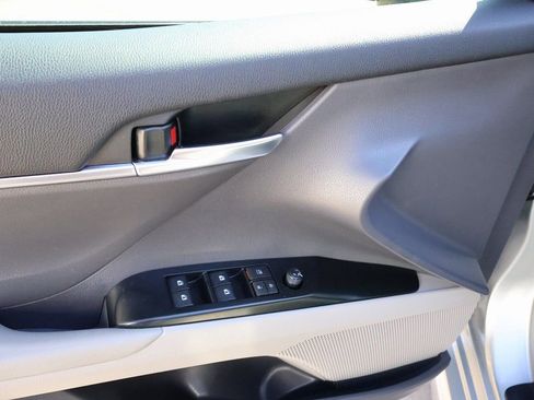 Used 2020 Toyota Camry SE image 20