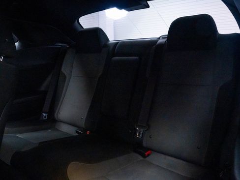 Used 2015 Dodge Challenger SXT image 16