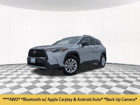 Used 2025 Toyota Corolla Cross LE image 2