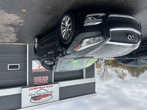 Used 2017 INFINITI Q70 3.7 image 3