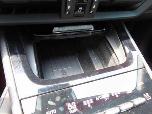 Used 2024 Porsche Cayenne Coupe image 30