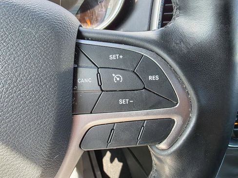 Used 2021 Jeep Grand Cherokee Laredo image 23