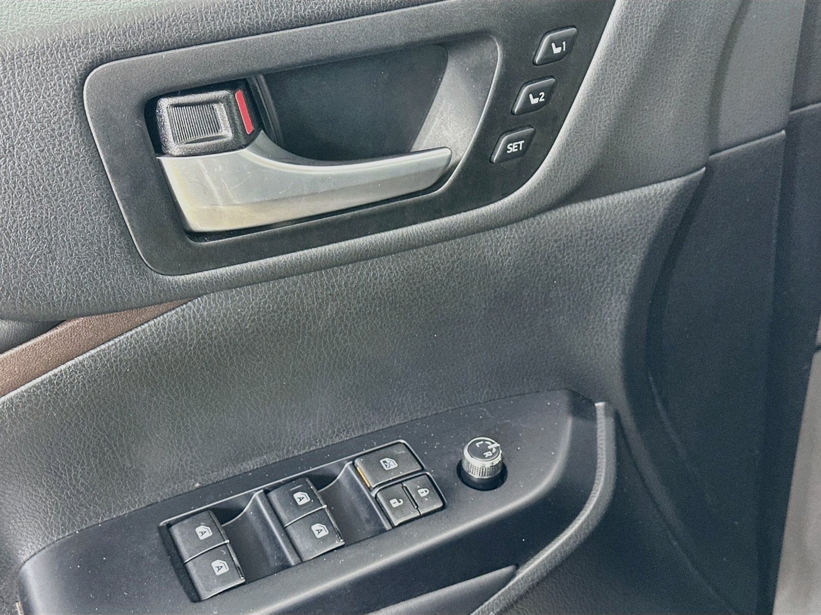 Used 2018 Toyota Highlander Limited AWD/4WD image 18
