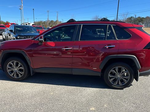 Used 2022 Toyota RAV4 Limited image 11