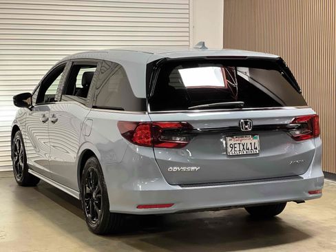 Used 2023 Honda Odyssey Sport image 2