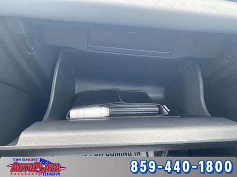 Used 2025 Volkswagen Jetta SE image 28