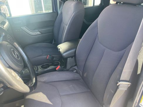 Used 2013 Jeep Wrangler Unlimited Sport image 21