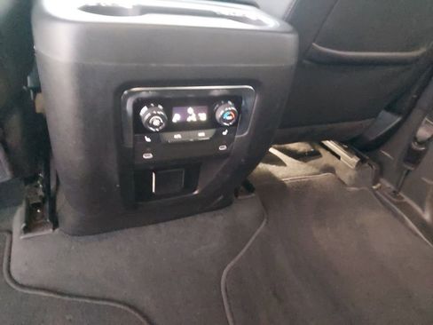 Used 2025 Chevrolet Suburban Premier image 21