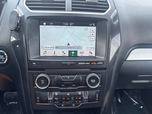 Used 2017 Ford Explorer XLT w/ Equipment Group 202A AWD/4WD image 15