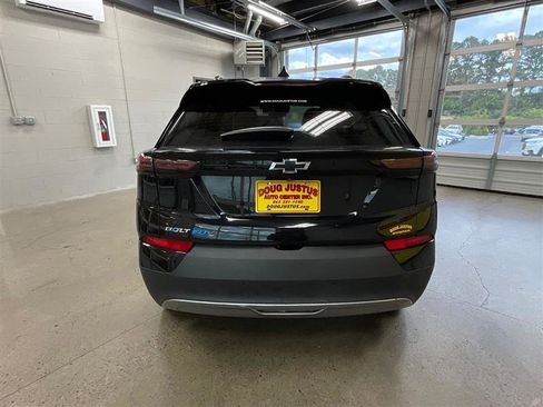 Used 2023 Chevrolet Bolt EUV LT w/ Driver Confidence Package FWD image 4