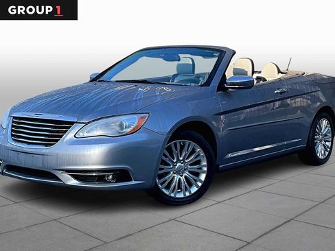 Used 2013 Chrysler 200 Limited image 1