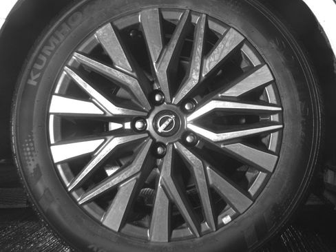Used 2025 Nissan Altima 2.5 SV FWD image 15