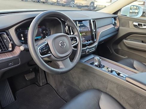 Certified 2023 Volvo XC60 B5 Plus image 7