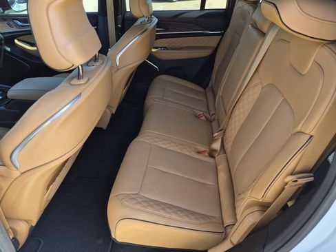 Used 2025 Jeep Grand Cherokee Summit AWD/4WD image 18