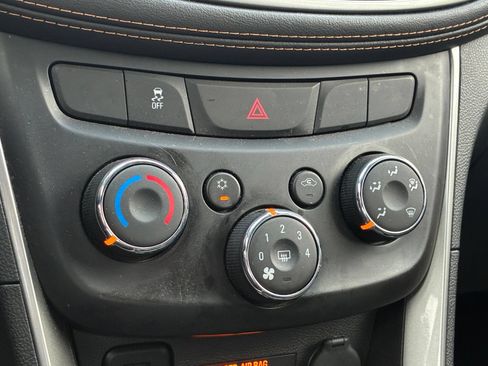 Used 2019 Chevrolet Trax LT w/ LT Convenience Package FWD image 9