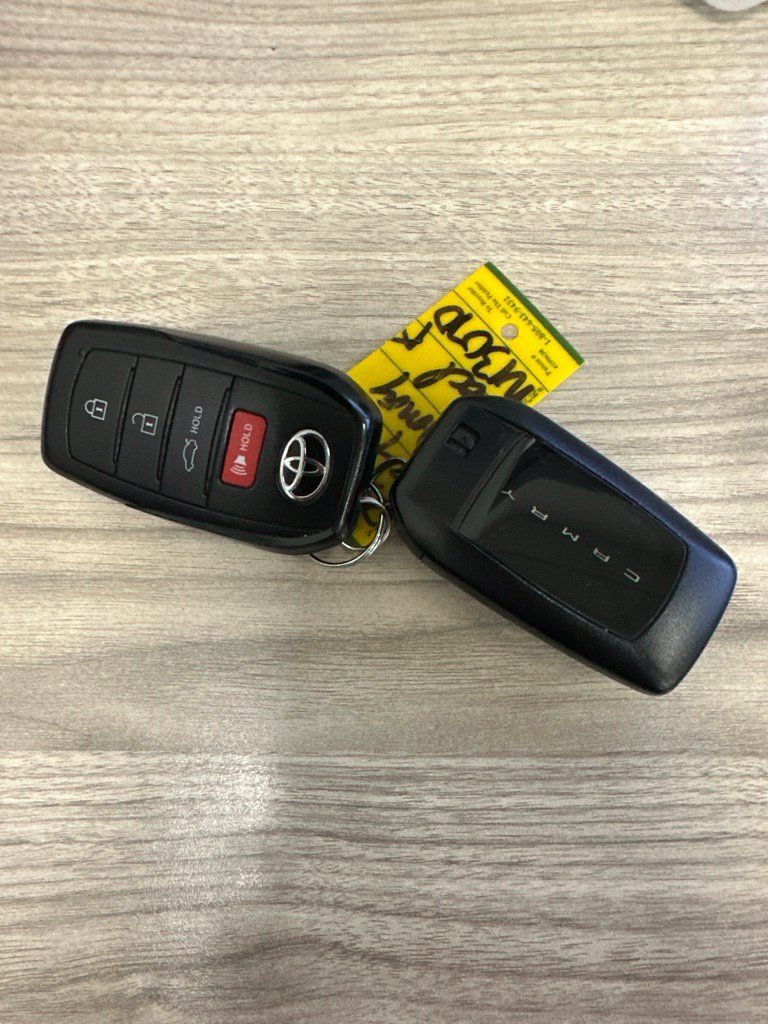 Used 2025 Toyota Camry SE FWD image 13
