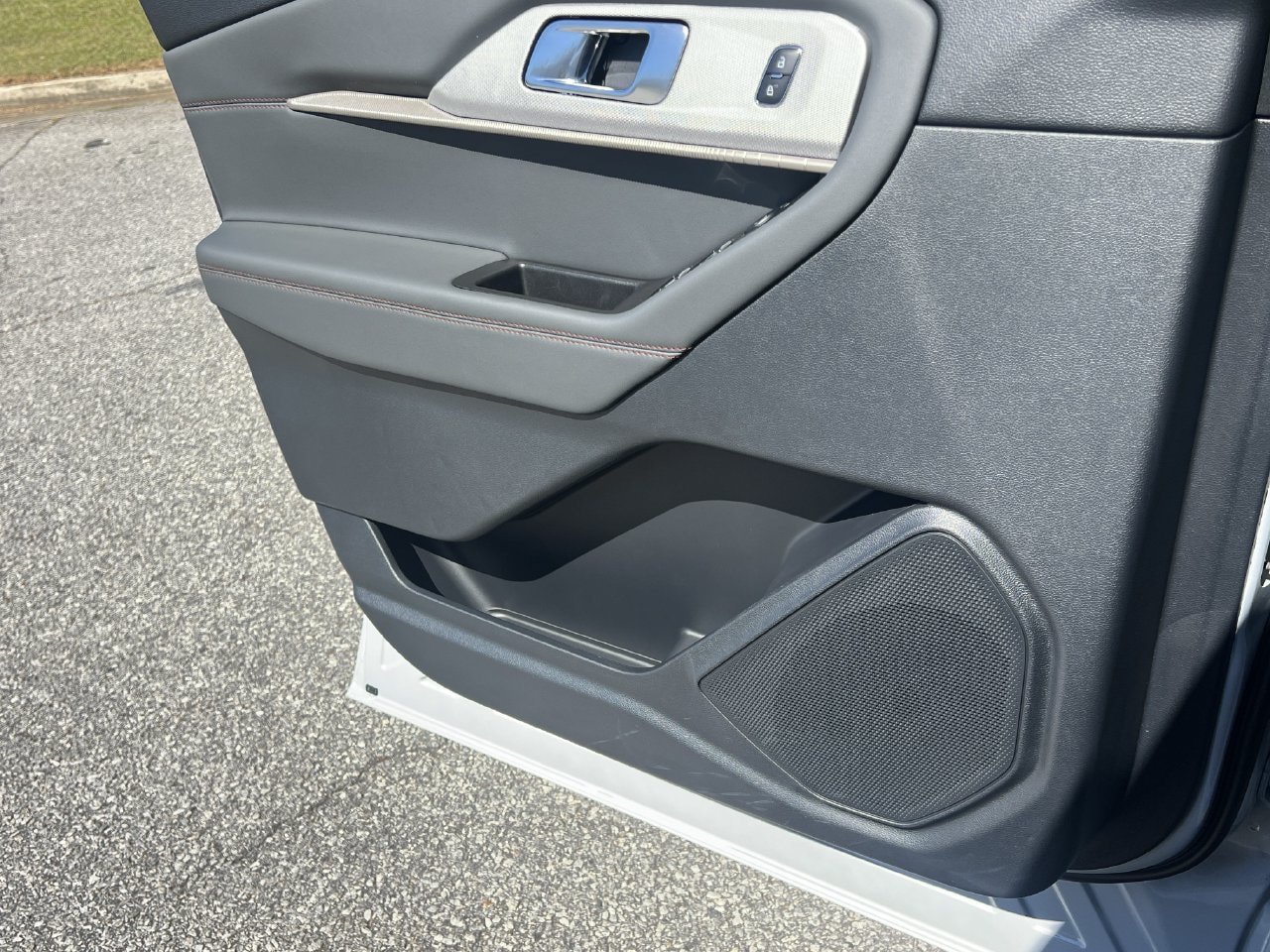 New 2026 Ford Explorer Active RWD image 12