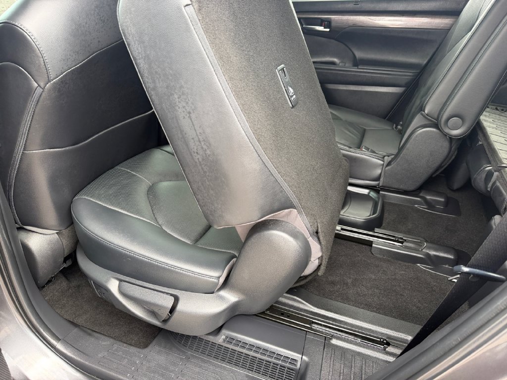 Used 2023 Toyota Highlander Limited AWD/4WD image 16