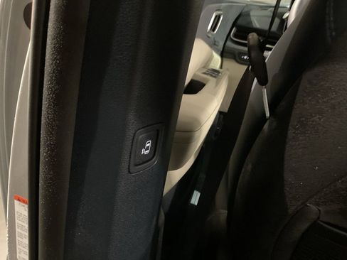 New 2026 Kia Carnival EX FWD image 19