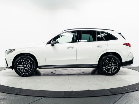 Used 2025 Mercedes-Benz GLC 300 4MATIC image 4