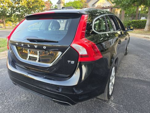 Used 2016 Volvo V60 T5 Platinum w/ Climate Package FWD image 7