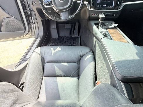 Used 2018 Volvo S90 T5 Momentum FWD image 31