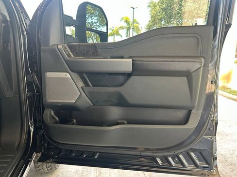 Used 2025 Ford F350 Lariat w/ Lariat Ultimate Package AWD/4WD image 30