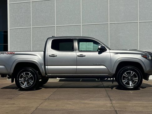 Certified 2018 Toyota Tacoma TRD Sport image 3