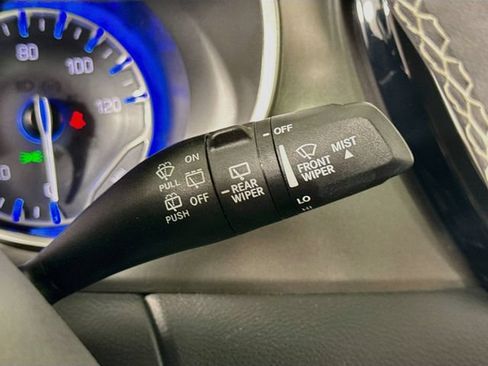 Used 2024 Chrysler Pacifica Touring-L FWD image 16