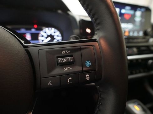 Certified 2025 Nissan Pathfinder SL w/ Black Appearance Package AWD/4WD image 20