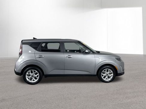 Used 2023 Kia Soul LX w/ LX Technology Package image 40