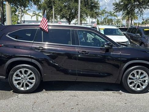 Used 2021 Toyota Highlander Limited FWD image 11