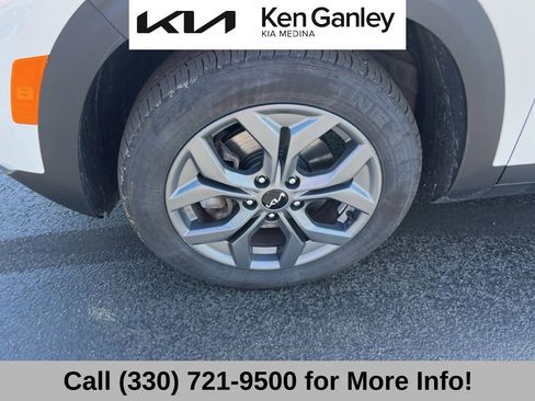 Used 2024 Kia Seltos S AWD/4WD image 17