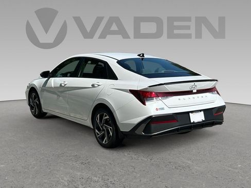 New 2025 Hyundai Elantra SEL image 20