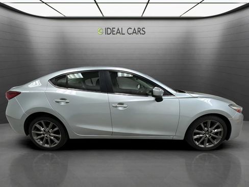 Used 2018 MAZDA MAZDA3 Touring FWD image 6