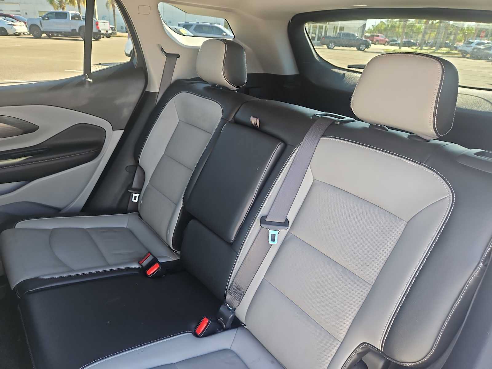 Used 2022 GMC Terrain SLT w/ Infotainment Package II FWD image 25