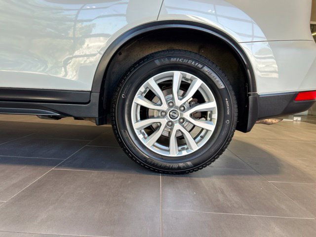 Used 2017 Nissan Rogue SV w/ SV Premium Package AWD/4WD image 42