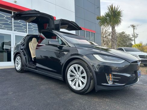 Used 2016 Tesla Model X 90D image 5