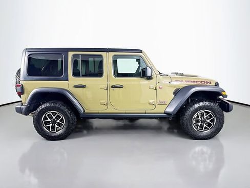 Used 2025 Jeep Wrangler Unlimited Rubicon AWD/4WD image 5