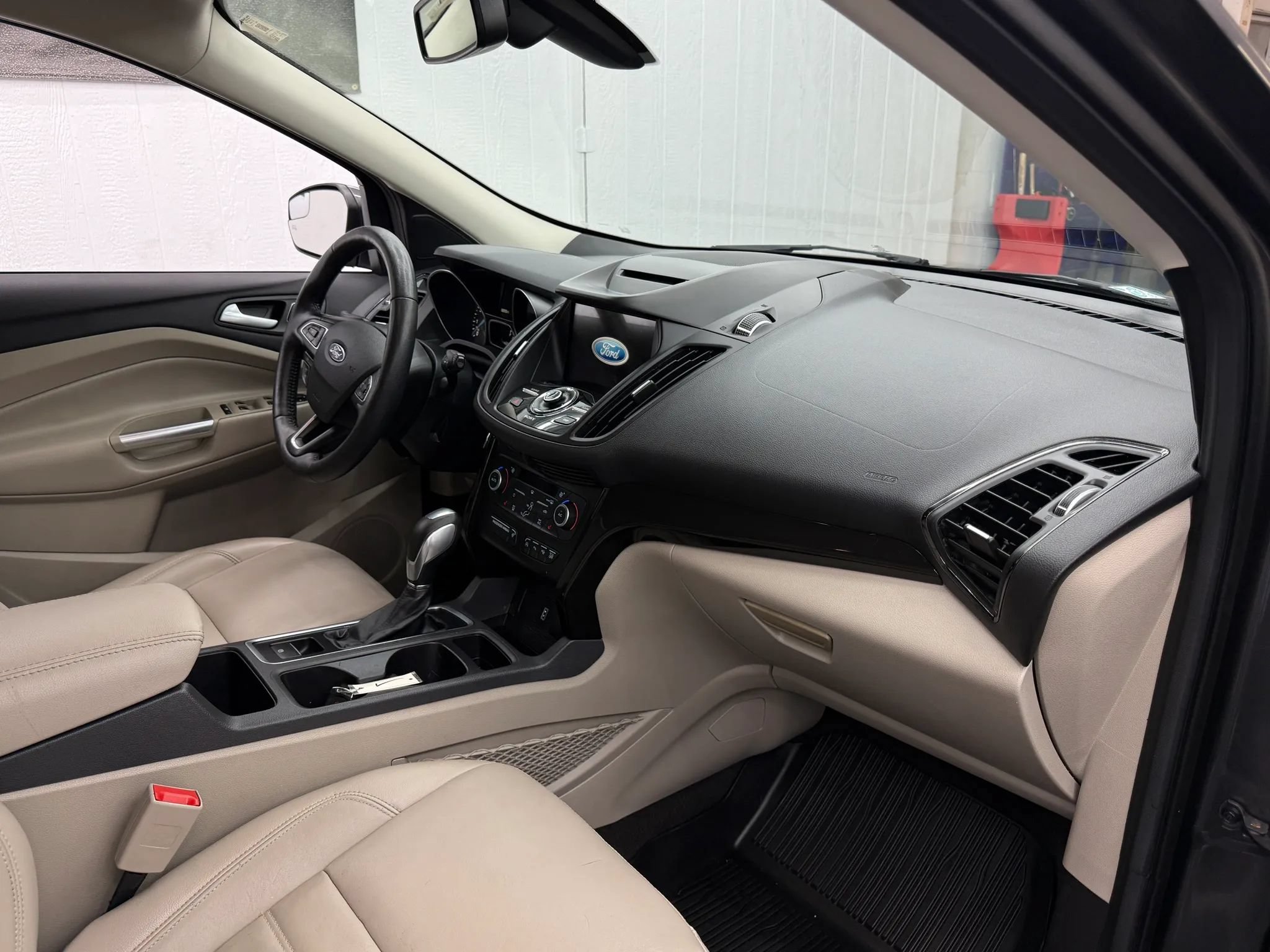 Used 2018 Ford Escape Titanium FWD image 7