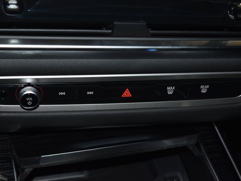 New 2026 BMW X7 M60i image 12