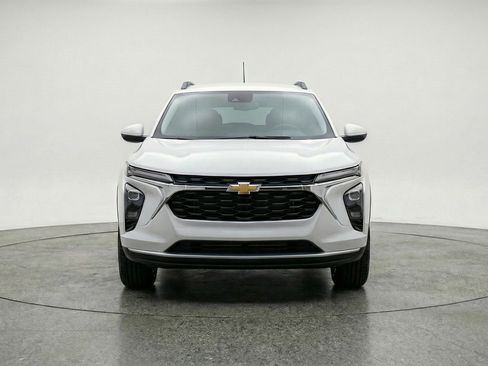 Used 2025 Chevrolet Trax LT w/ LT Convenience Package image 2