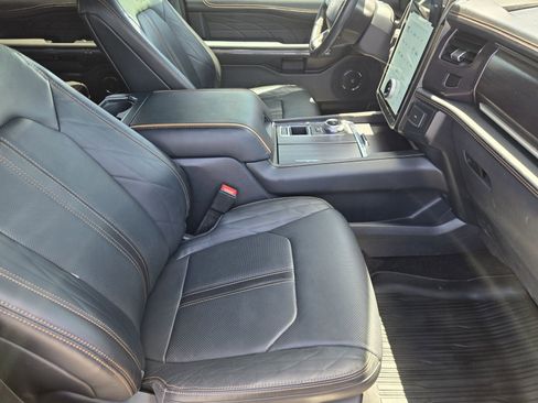Used 2022 Ford Expedition Platinum RWD image 12
